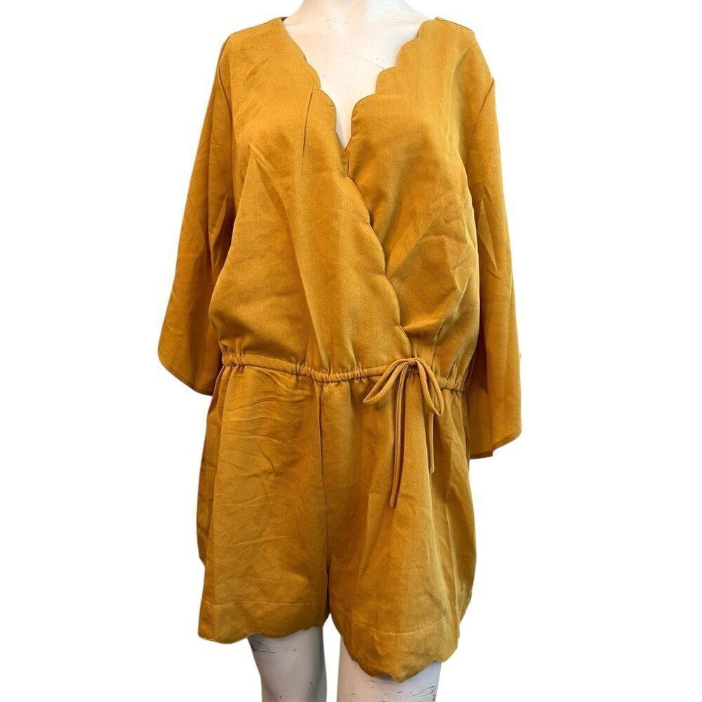 Umgee Ladies XL Gold Jumper Shorts Romper Scalloped V Neck Long Sleeve NWT